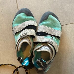 Scarpa rock climbing Shoes - Aqua and Black